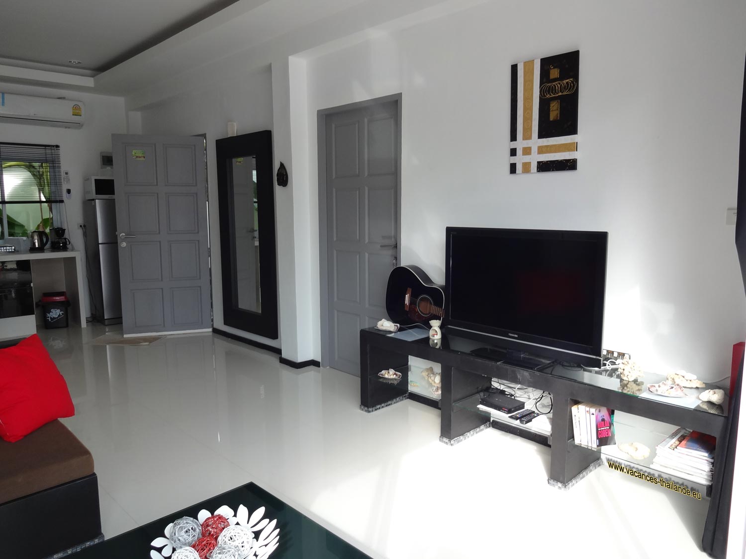 Les cocotiers au pieds des villas de la r&eacute;sidence vous donneront un vrai spectacle de cartes postales mais dans une r&eacute;alit&eacute; appaisante, la coco est une ressource importante de l'ile, il fait bon manger et boire des noix de coco